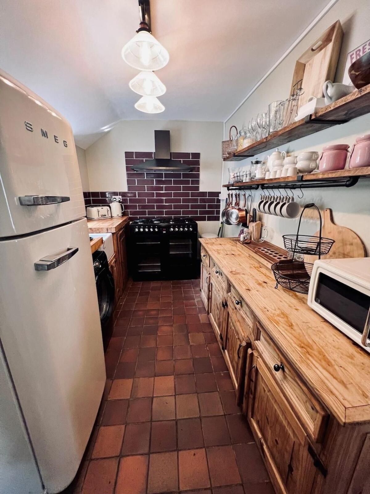 6 - Central Location - Entire House - Free Parking Merthyr Tydfil Eksteriør billede